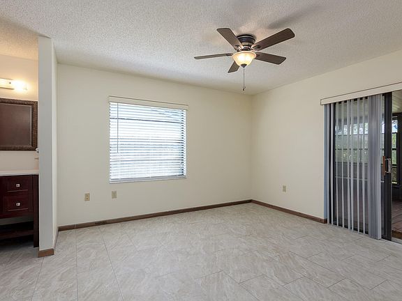 3rd image of 306 Cinnamon Lake Cir