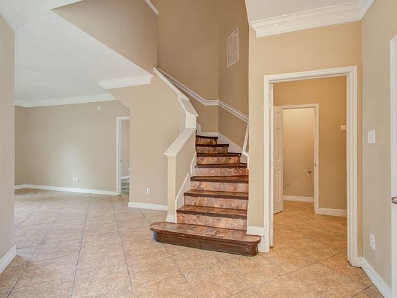 3rd image of 5012 Higgins St