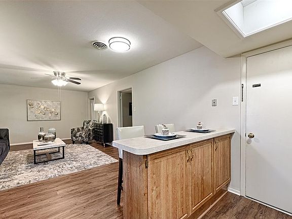 5th image of 1316 Cloverdale Dr