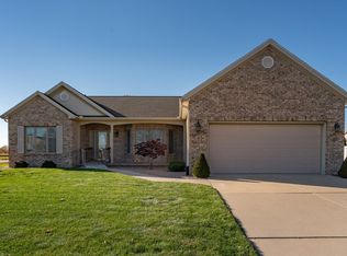 2 Paige Pl, Bloomington, IL 61704