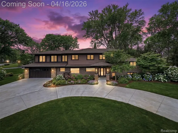 218 Hillboro Dr, Bloomfield Hills, MI 48301