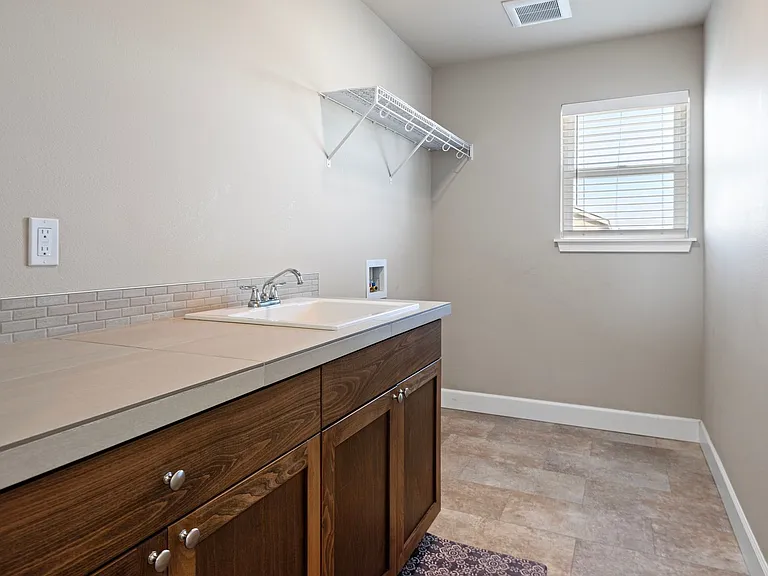 280 NW Double Eagle Ave — Photo 19