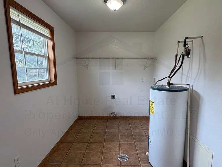 1902 Dunham Dr — Photo 26