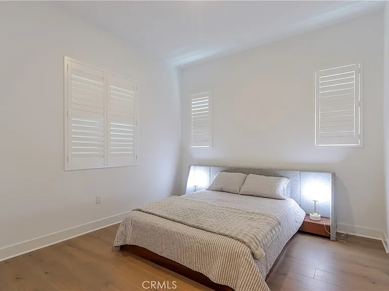 126 Carmine — Photo 10