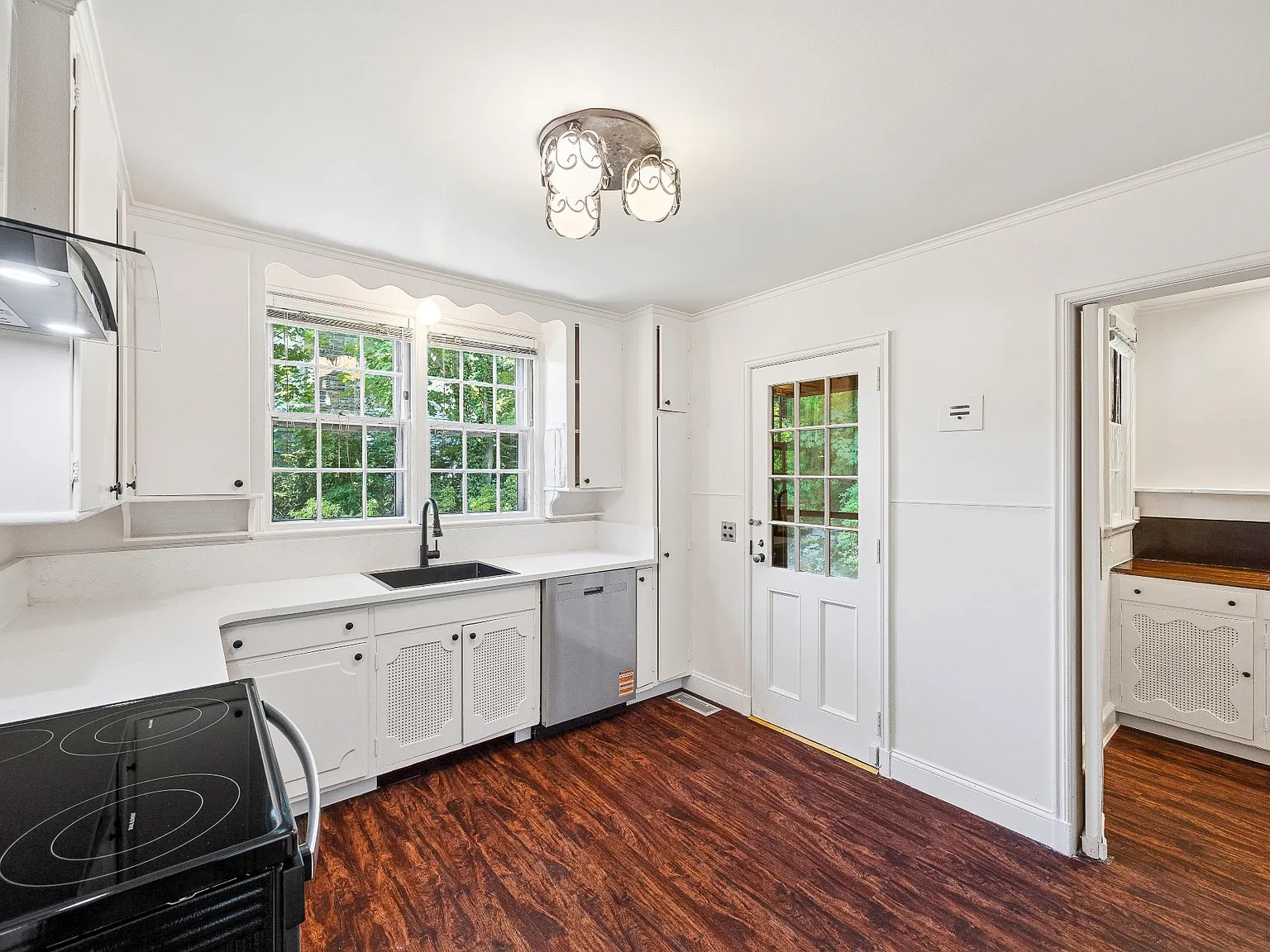 5 bed, 3603 sqft, $13,500 — Photo 3
