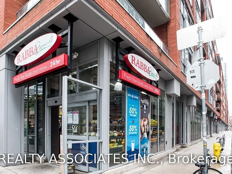 126 Simcoe St #504 — Photo 10