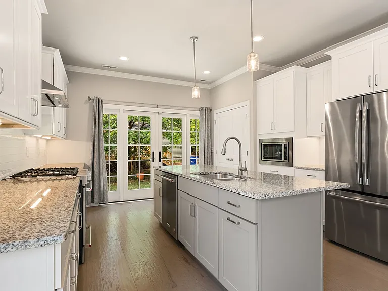 1108 Wall St — Photo 3