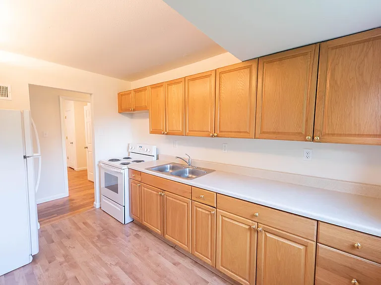111 Susan Rd — Photo 5