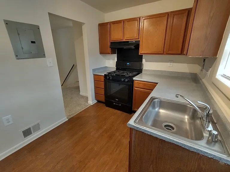 6116 Northwood Dr #B — Photo 2