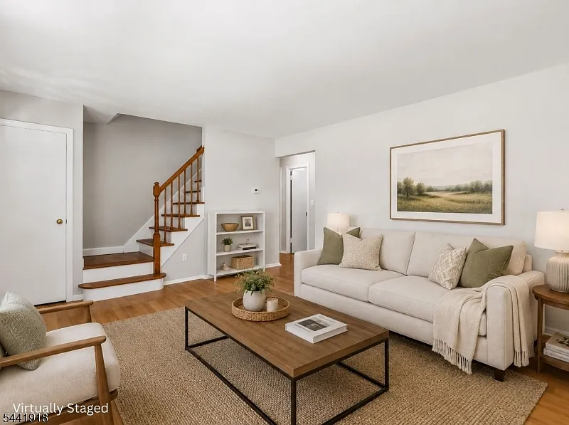 4 bed, 2.0 bath, 1677 sqft, $4,800 — Photo 3