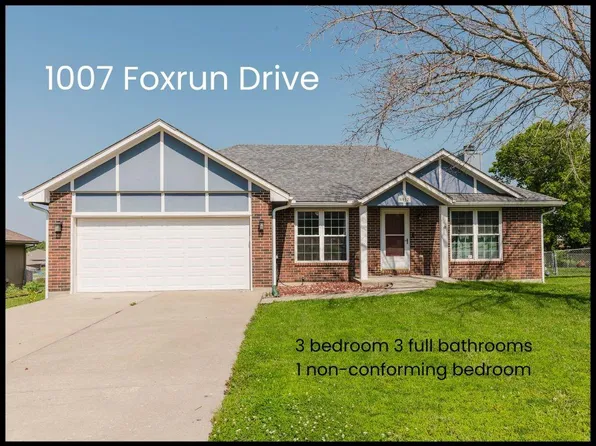 1007 Fox Run Dr, Warrensburg, MO 64093