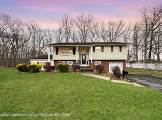 4 Willow Grove Way, Manalapan, NJ 07726