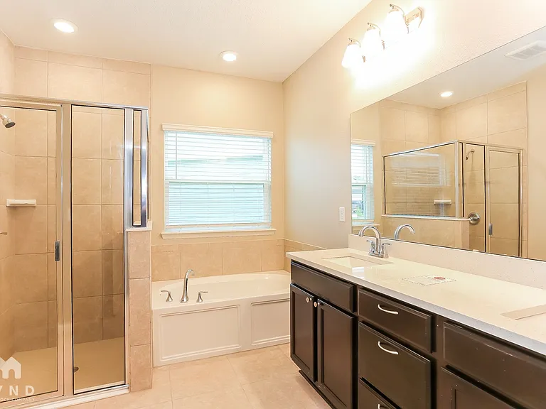 10925 Haws Ln — Photo 12