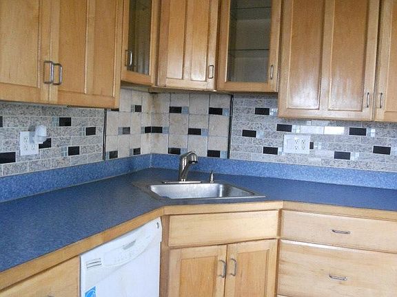 Kitchen w/Granite