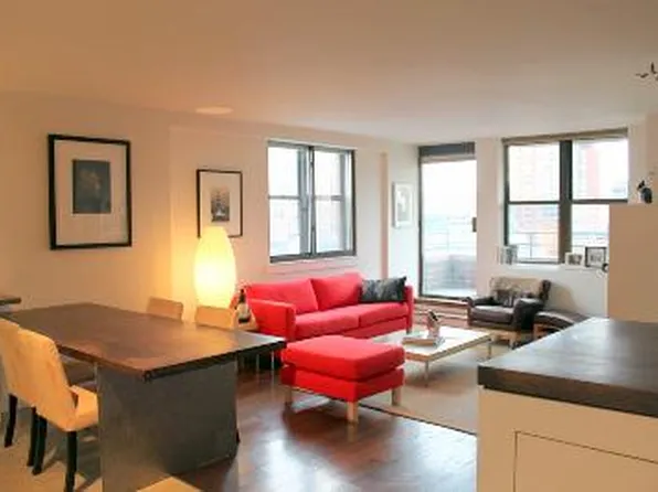 222 West 14th Street image 1 of 7