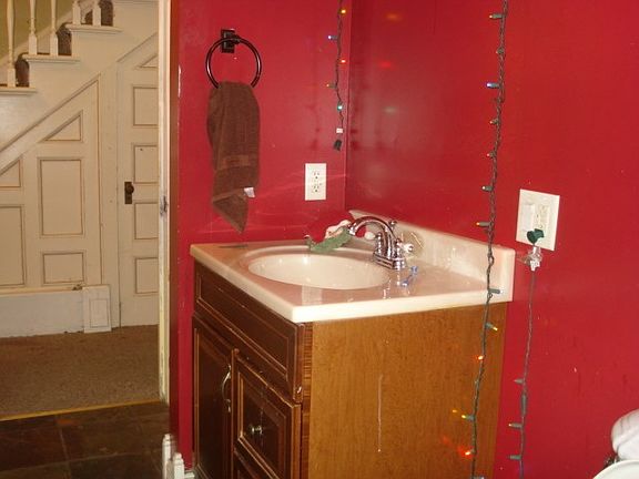 5th image of 215 W Elk St