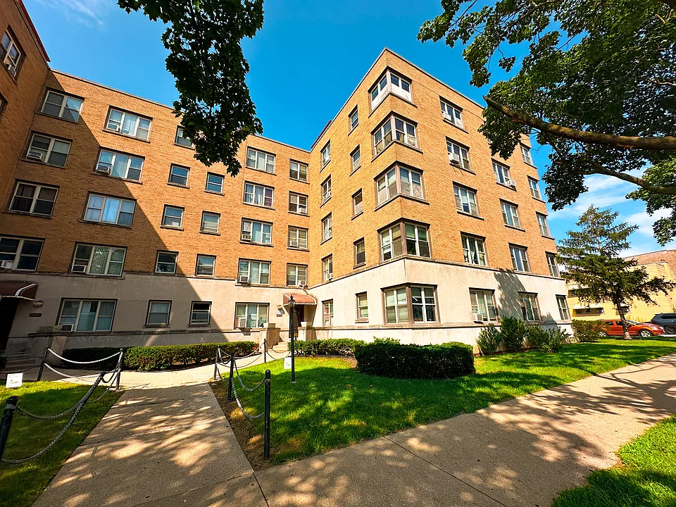 2606 W Balmoral Ave #311