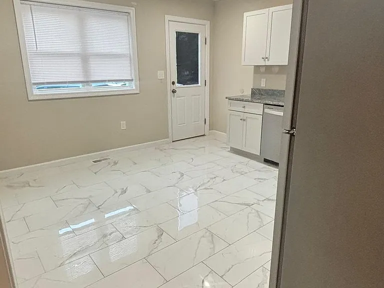 30 Forest Ave — Photo 18