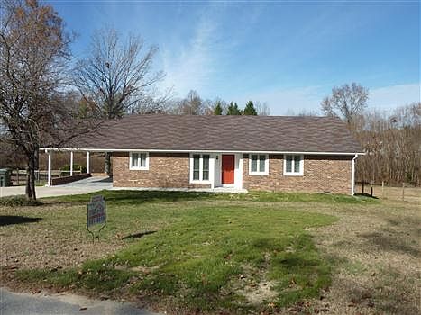3rd image of 303 Lakeshore Dr
