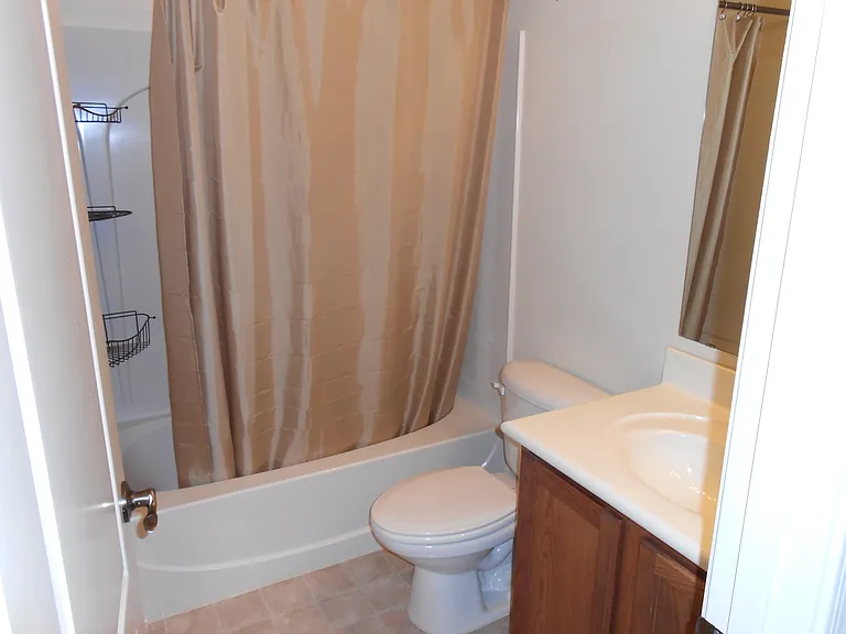 2670 Voyager-bathroom