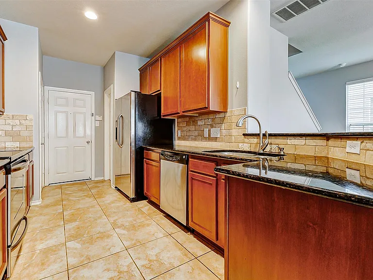 24522 Folkstone Cir — Photo 32