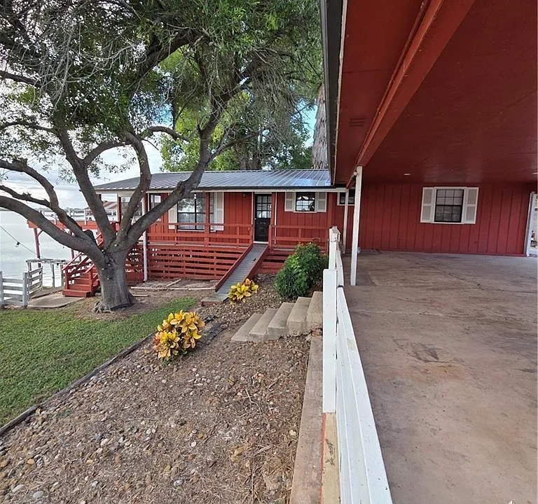 8442 Lago Vista Dr