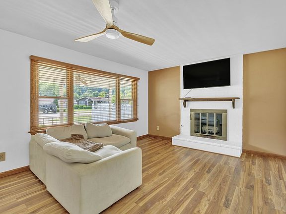 4th image of 531 Greenbriar Ct