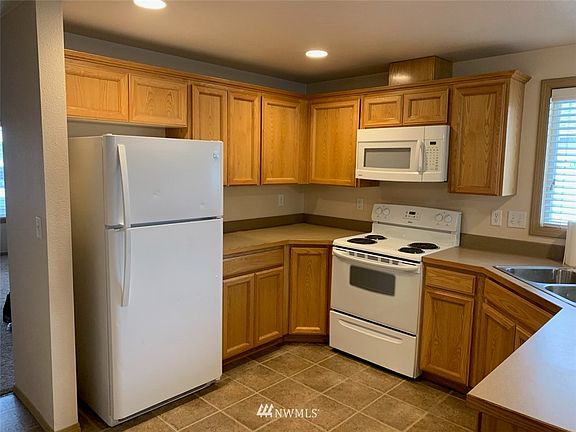 2nd image of 821 Rocky Avenue