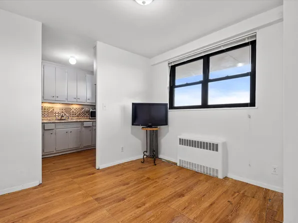 90-60 Union Tnpk image 7 of 33