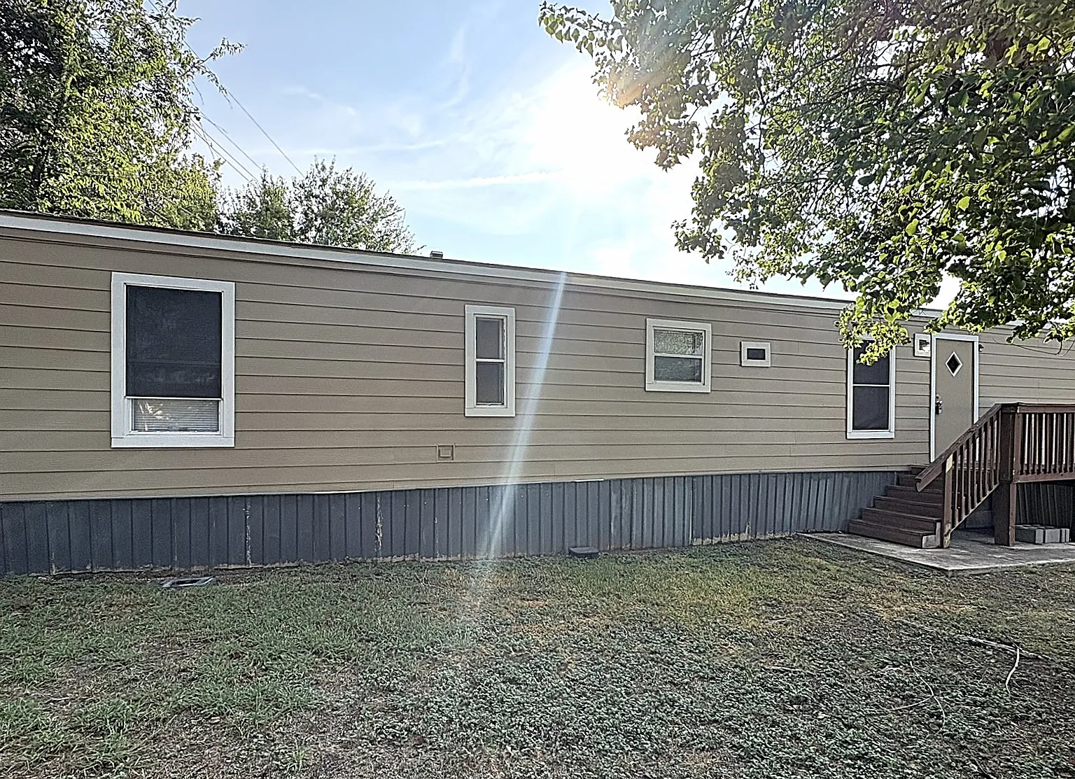 3 bed, 896 sqft, $799 — Photo 2