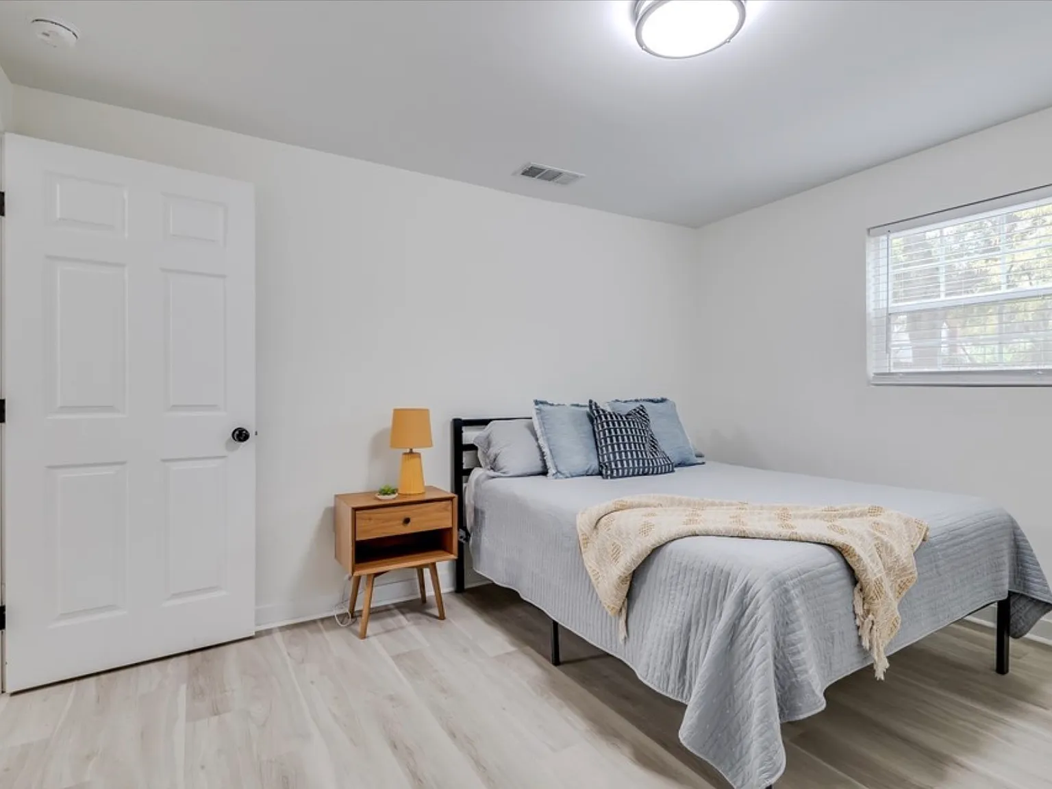 2 bed, 801 sqft, $2,500 — Photo 3