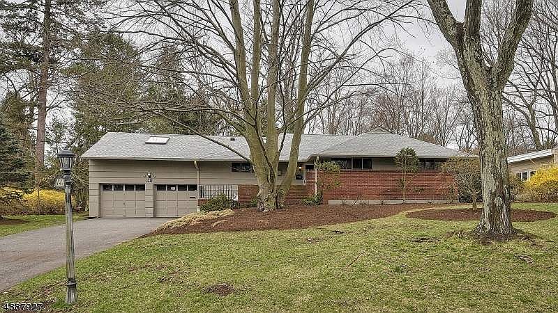 1st image of 141 Saddlewood Dr