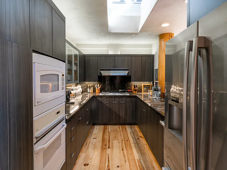 1031 E Hyman Ave — Photo 6