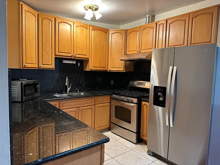 656 E Duane Ave — Photo 5