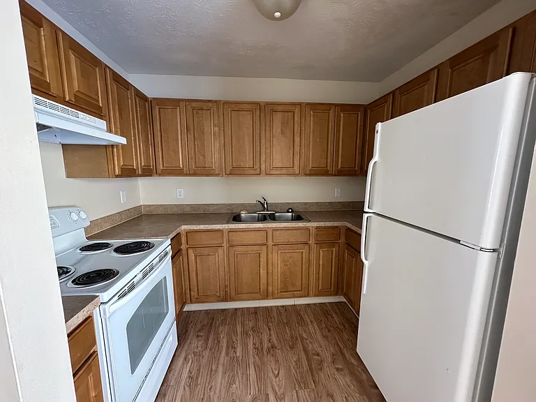 Pleasant Valley Apartments — Photo 46
