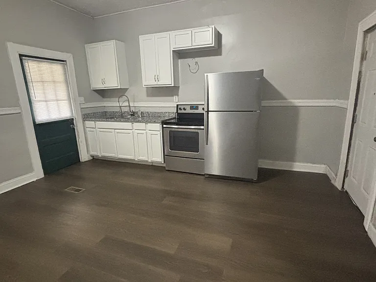 420 Montana Ave — Photo 2