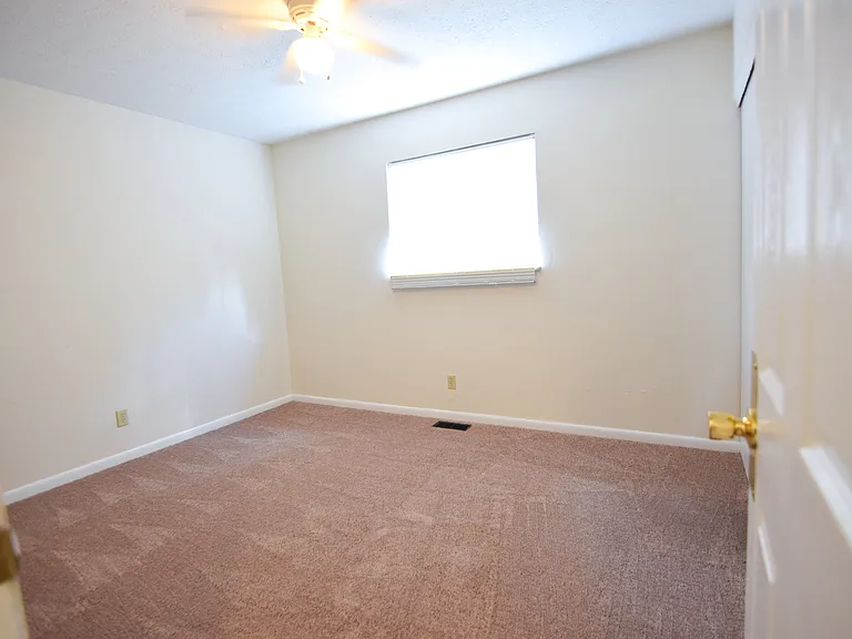 1271 Summit St #1 — Photo 8