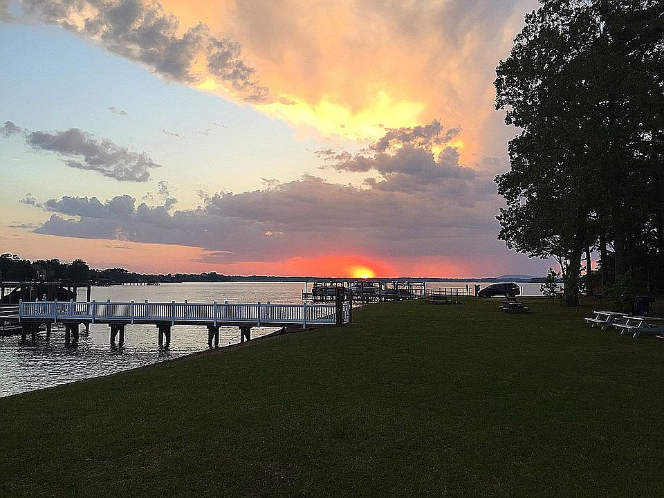 Lake Access Community