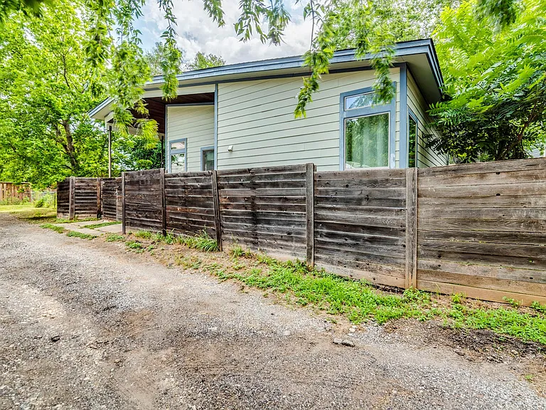 1404 Singleton Ave #B — Photo 21