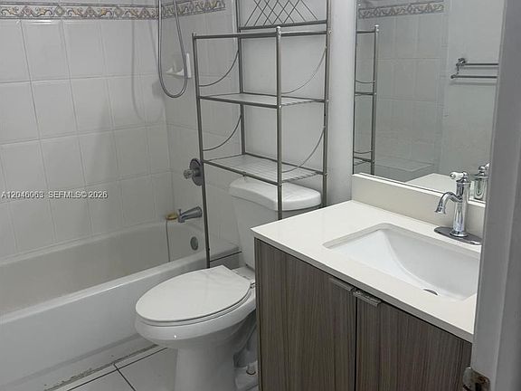 4th image of 21 E 3rd St APT 405