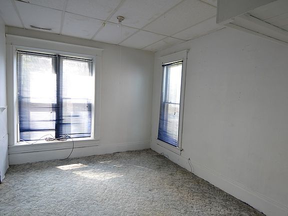 5th image of 214 Main St
