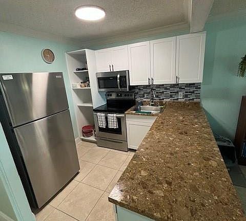 4th image of 3002 NE 5th Terrace #304B