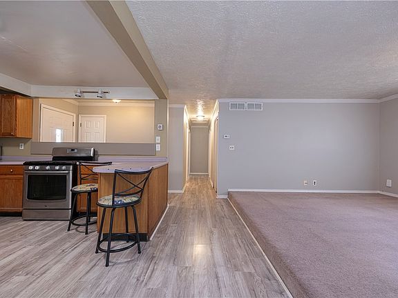 4th image of 55 Dover Dr
