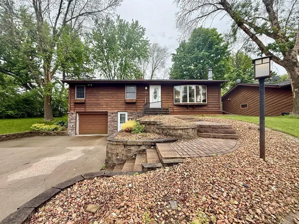 715 W Crest Ln, Ellsworth, WI 54011