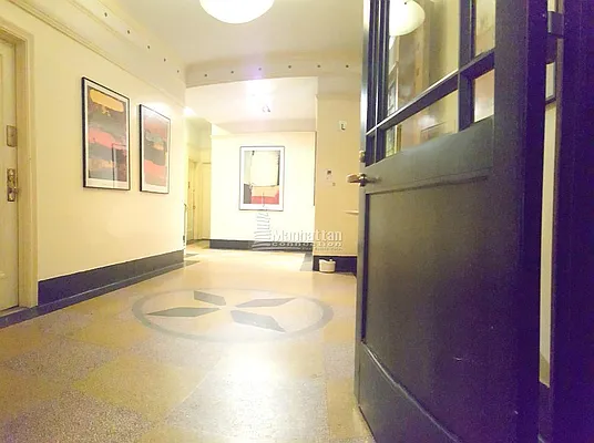 Rented by Manhattan Connection | media 8