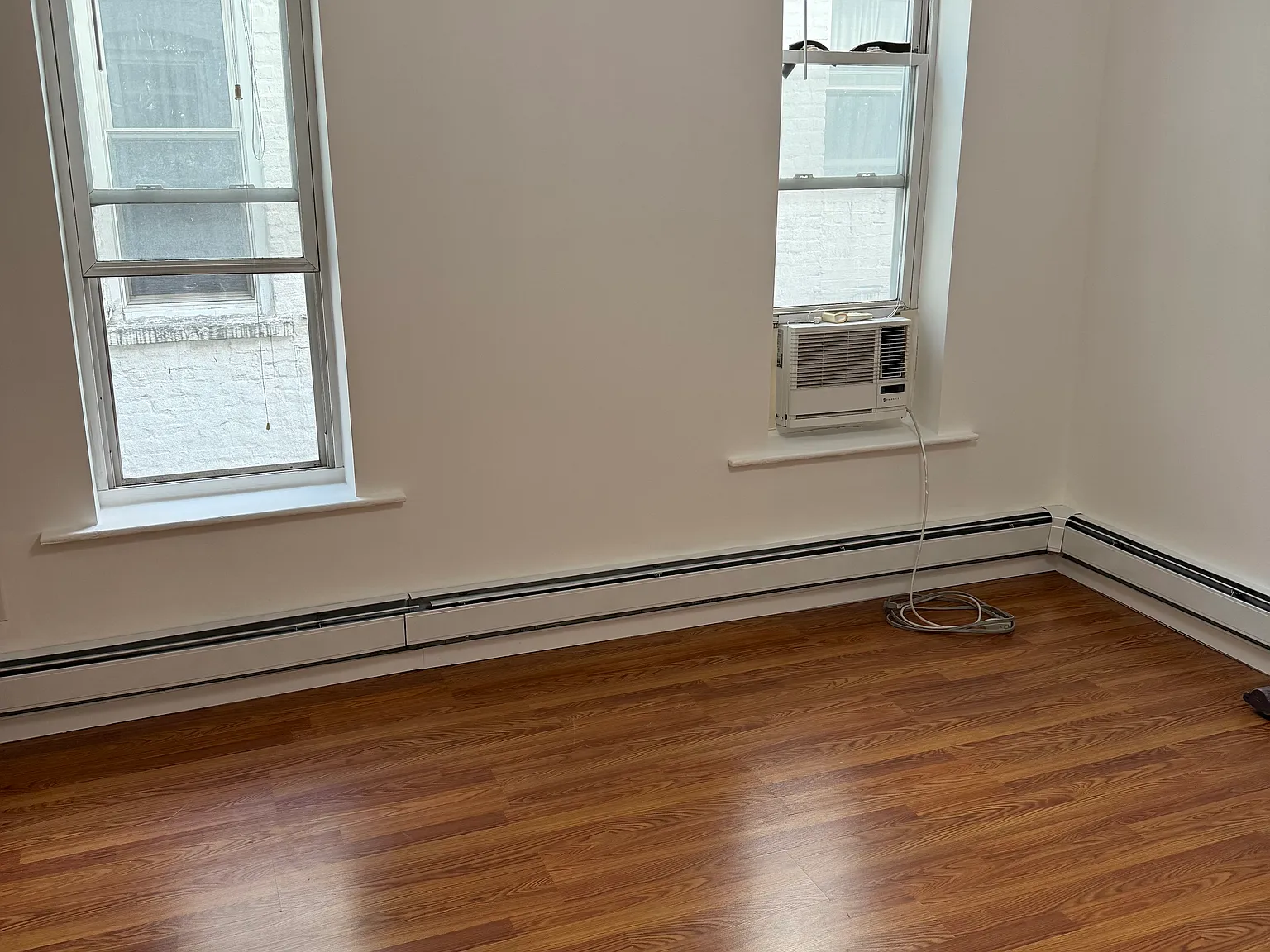 3 bed, 1100 sqft, $3,200 — Photo 2