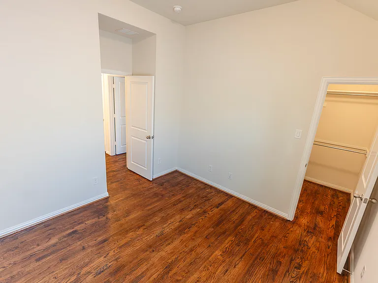 825 Warwick Blvd — Photo 35