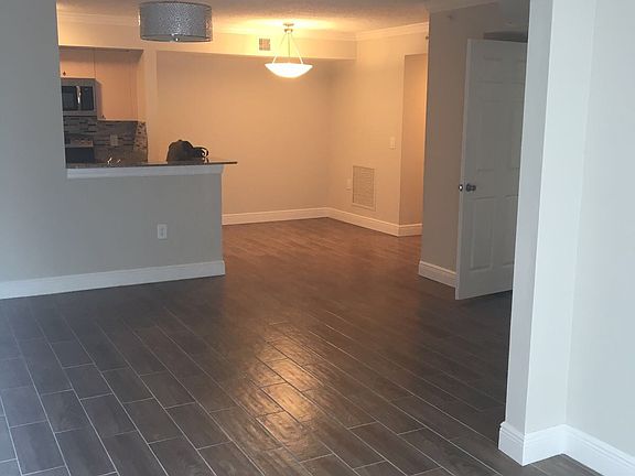 3rd image of 2496 Centergate Dr APT 105
