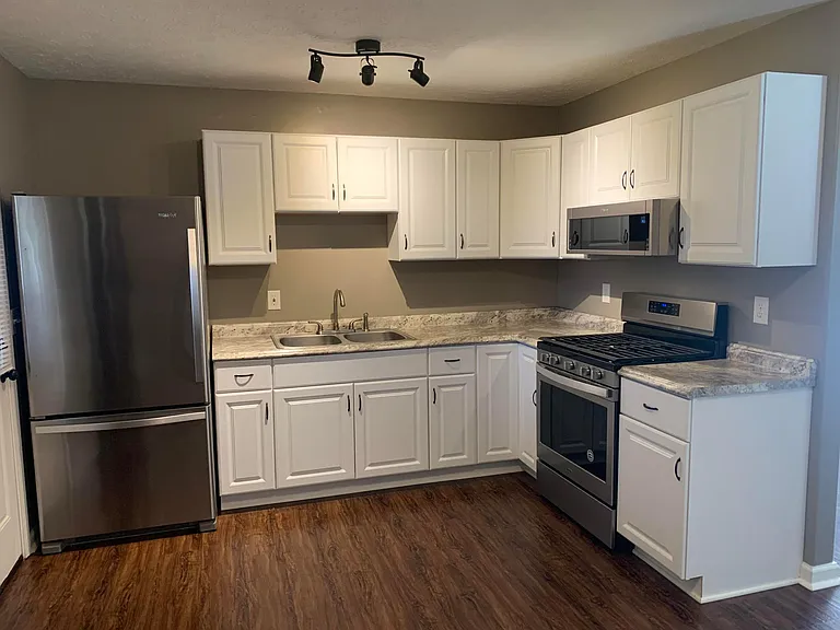286 Berwin Pl — Photo 2