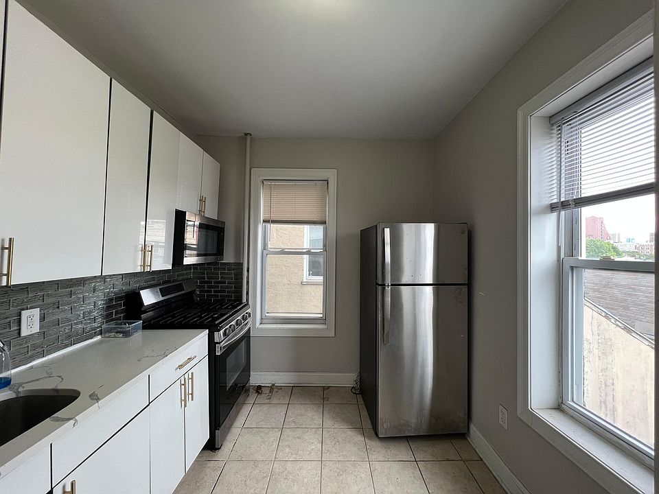 1st image of 945 Pavonia Ave #32E